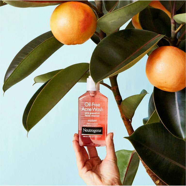 Espuma de Limpeza Facial sem óleo Neutrogena Oil-Free Pink Grapefruit Acne Facial Cleanser, 6 fl. oz 177ml